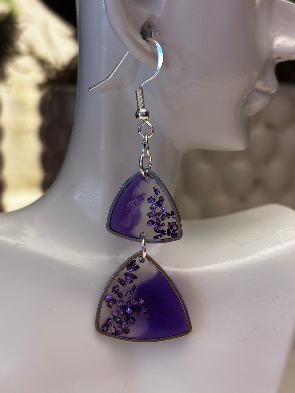 Amethyst Vibes – Boucles d'oreilles géométriques faites main en résine UV