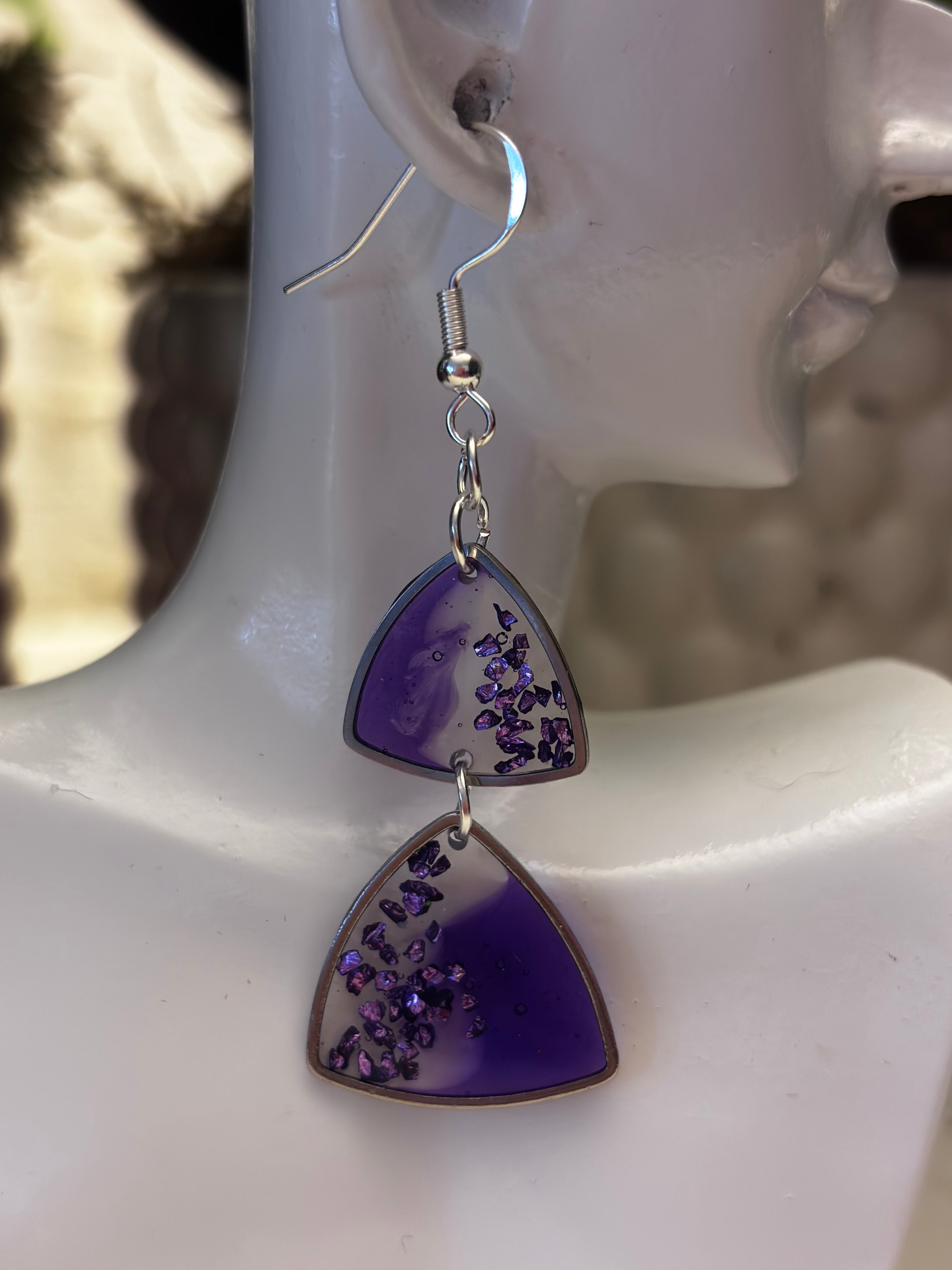 Amethyst Vibes – Boucles d'oreilles géométriques faites main en résine UV