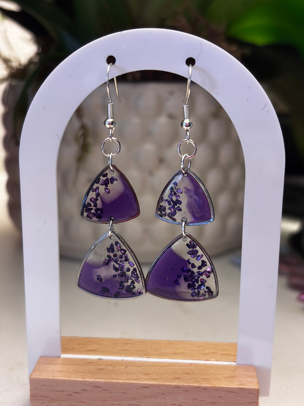 Amethyst Vibes – Boucles d'oreilles géométriques faites main en résine UV