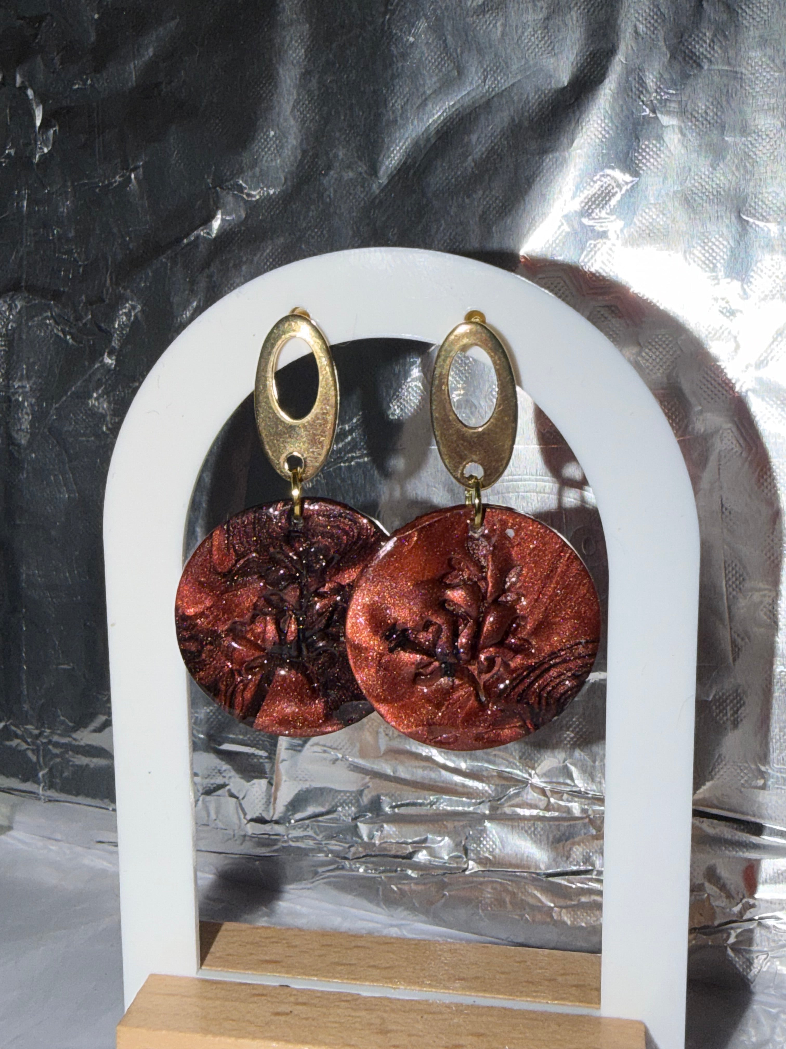 Boucles d’oreilles artisanales en pâte polymère bronze marbré – BERGAMOTTA