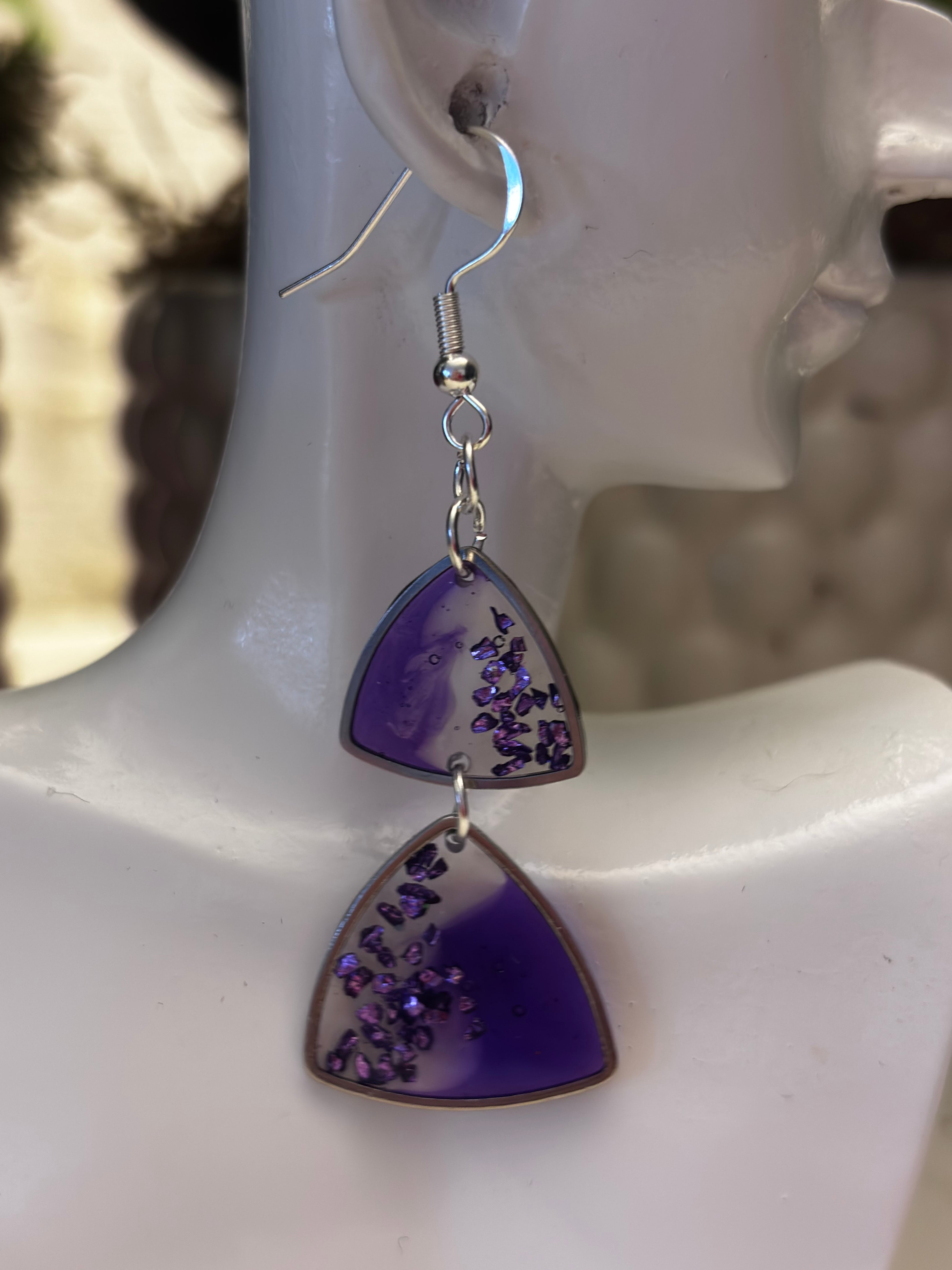 Amethyst Vibes – Boucles d'oreilles géométriques faites main en résine UV