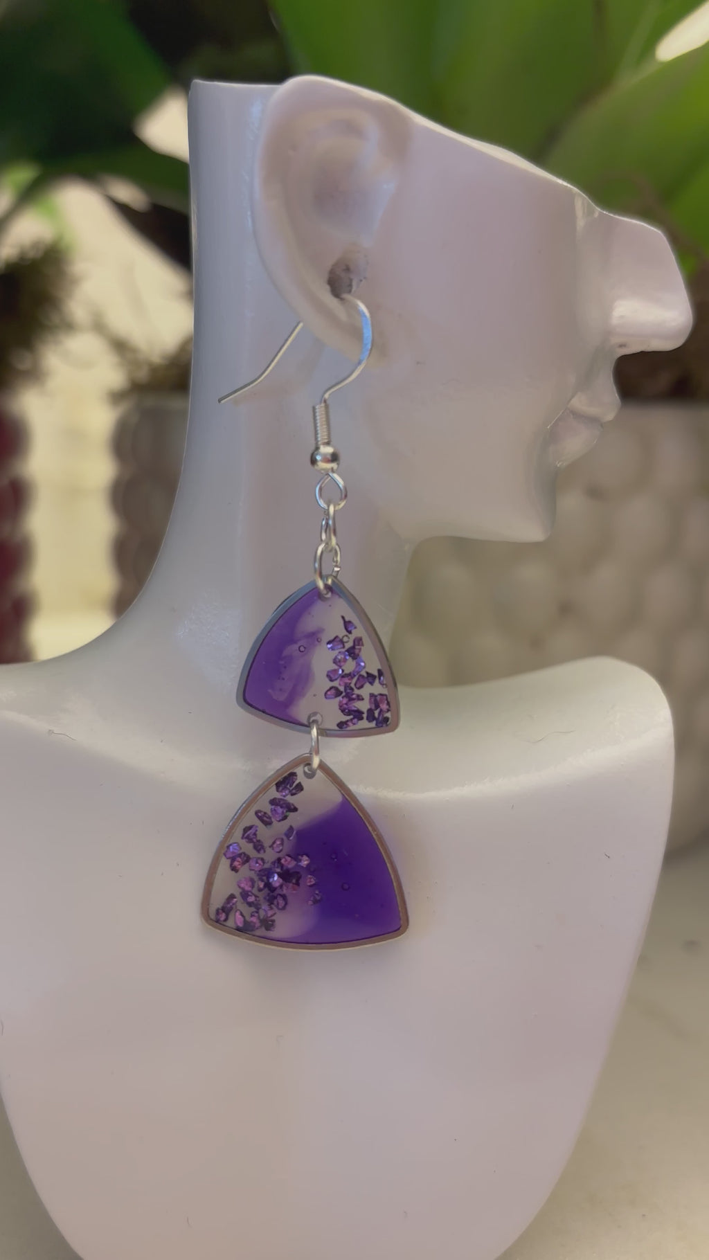 Amethyst Vibes – Boucles d'oreilles géométriques faites main en résine UV